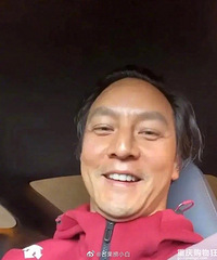 视颜值如粪土的吴彦祖彻底放飞了,发际线过于真实
