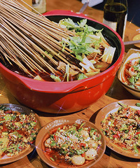 ������ƹݳԵ��ɶ�����꣬����ĸ��������е�һ