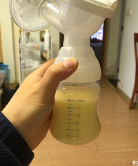 1个人的母乳养了4个孩子,挤奶之路分分钟想放弃