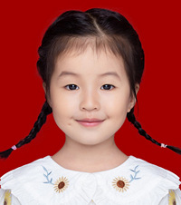 59元拍的幼儿园证件照好喜欢,娃还以为在拍艺术照,小揪揪满分