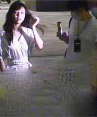 久未露面的张静初深夜现身,40岁依旧冻龄,小蛮腰实力抢镜
