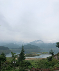 自驾避暑游吃美食,住瓦屋山游大理