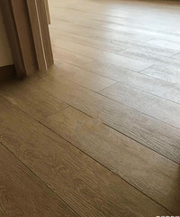 木纹砖通铺,没有用门槛石美观太多了!