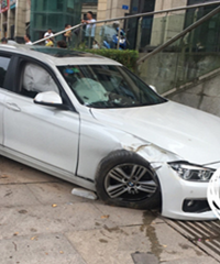 遇宝马变道把我撞了,下车后还凶我