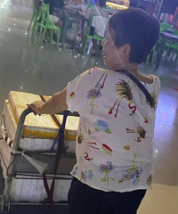 在九街卖冰粉的80岁婆婆,好唏嘘
