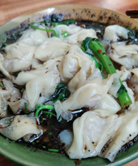 来感受据说是重庆最刺激的漂流,结果先被美食征服!也太吃好了
