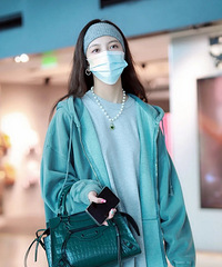 盘点本周女明星机场街拍,没想到她们也穿这么平价的单品