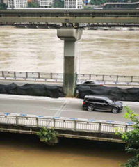 车库快被洪水淹了,吓得我赶紧去挪车