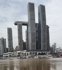 重庆升级防汛应急响应为一级,江水漫过滨江路,我赶紧回去挪车了