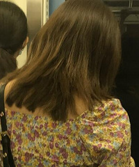 轻轨偶遇一个女生,插队还打人