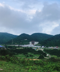 这里露营得盖两床被子,看起一般的榨菜,买了6包都不够吃