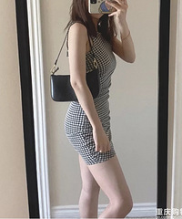 �����ĺڰ׸�������ȹ��С����Ҳ����holdס