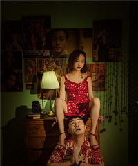 我的“闺蜜”拍照表情太丰富了,摄影师都被逗笑了,要求他正常点