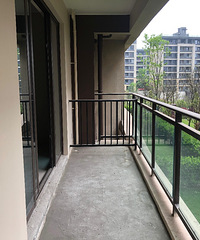 洋房2楼,7米多长的阳台要不要封?大家给点建议