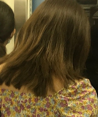 坐轻轨遇到一个女生插到最前面自成一排,我提醒了她没想到……