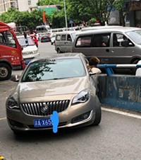 摩擦,摩擦,我在路边的桥墩上疯狂地摩擦.....