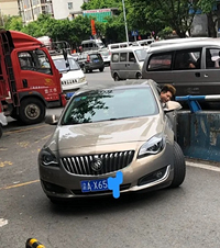 摩擦,摩擦,我在路边的桥墩上疯狂地摩擦.....