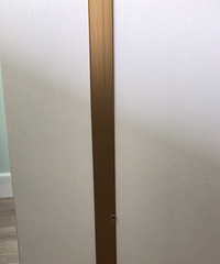 还没入住的新家的衣柜拉直器掉了,商家这样处理合适吗?