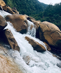 连续去了2周的耍水地,水质清澈凉快,还能捞小鱼虾,太舒服了