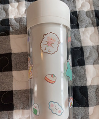 推荐个无印良品的便携水杯,打折很划算哟.