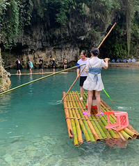 百里竹海免费耍水,干净凉快还能坐竹筏,露营住农家乐都好安逸