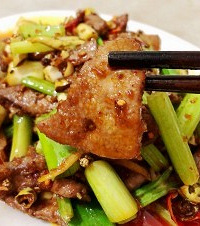 终于吃到这家出名的苍蝇馆子,光是一份鱼香肉丝都能下三碗饭