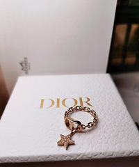Dior ���ǽ�ָ ���Լ�����Ϧ����