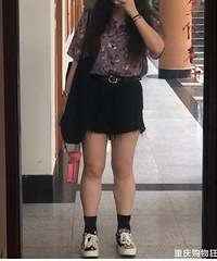 姐妹们在街上看到腿粗女生穿短裙,会在意吗?会特别去关注吗?