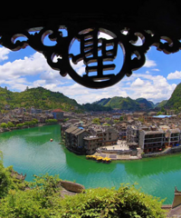 坐火车去镇远古镇,体验长桌宴,顺道来个高过河漂流,刺激还干净