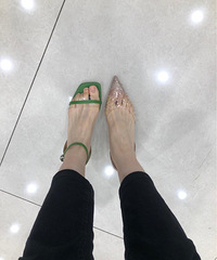 试的思加图的鞋子,我在纠结买绿色还是买白色?