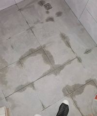 刚装的卫生间怀疑地砖吸水怎么办