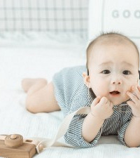 可可爱爱的我已经半岁了,我非常会做奇奇怪怪的表情,不信你看