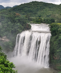 高铁去贵阳避暑,风景超美还凉快,物价不高,适合一家人出游散心