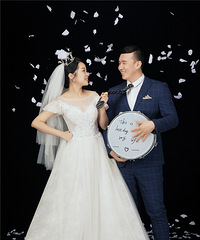 个性潮拍、搞怪中式,拍婚纱照我们都尝试了一遍