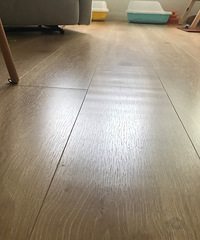 地板出现这样的波纹是什么原因?