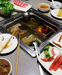 年轻人吃火锅一次调3碗小料被记者曝光引热议,你怎么看?