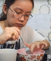 女生减肥,连续3天只吃鸡蛋、喝绿茶,看她3天的体重变化