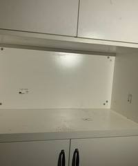 定制的柜子这些裸露的螺丝钉是正常的吗?我觉得好丑