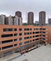 今年新开的渝北区锦华学校,小学初中都有