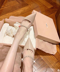 MiuMiu家的裸粉单鞋,简直用颜值俘获人心!