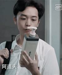 电视里疯狂刷脸,却遭全网吐槽,你们说这会是下一个“梵蜜琳”吗