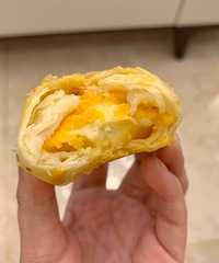 淘到网红轩妈家蛋黄酥的平替款,味道真的不输,一口一个巨好吃