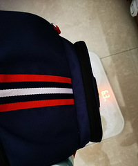 孩子书包里有13本书,称了一下书包,居然有6.3kg