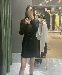 在moco看中一件西装裙卖2000块,值得买吗?