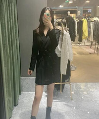 在moco看中一件西装裙卖2000块,值得买吗?
