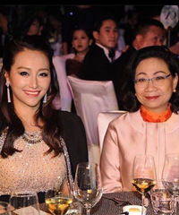 让千亿媳妇徐子淇让出C位,李嘉欣甘愿做配的贵妇到底什么来头
