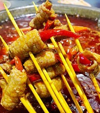 这家自助火锅菜品从1.9到16.9不等,味道不错还有免费甜品