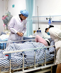 生完娃儿出院,家里有车都不来接我,原来是婆子妈信迷信怕晦气