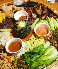 记录西双版纳美食之旅,这家烧烤好吃又便宜,烤鱼才10元一条