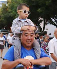隔辈亲是一种什么样体验?儿子淘气收拾了他,半夜父母现身怒蹬我
